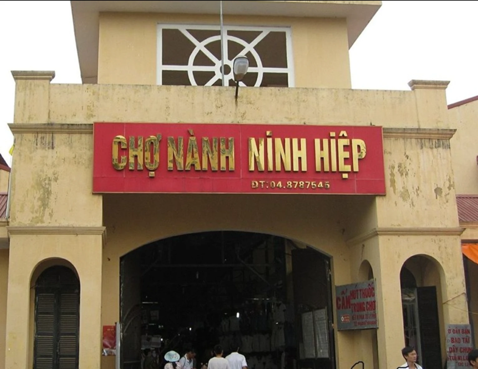 Bánh mì chảo tại Cột điện quán