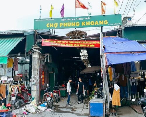 Cổng phụ chợ Phùng Khoang 