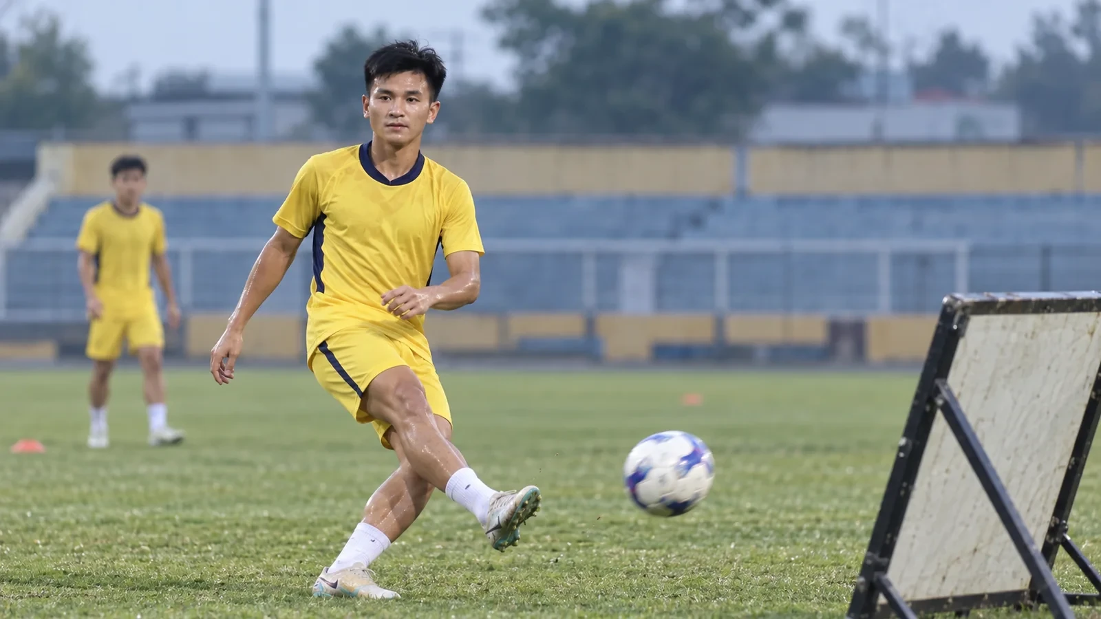 Ảnh minh họa Ngô Đức Hoàng luyện chuyền một chạm tại Thanh Hóa